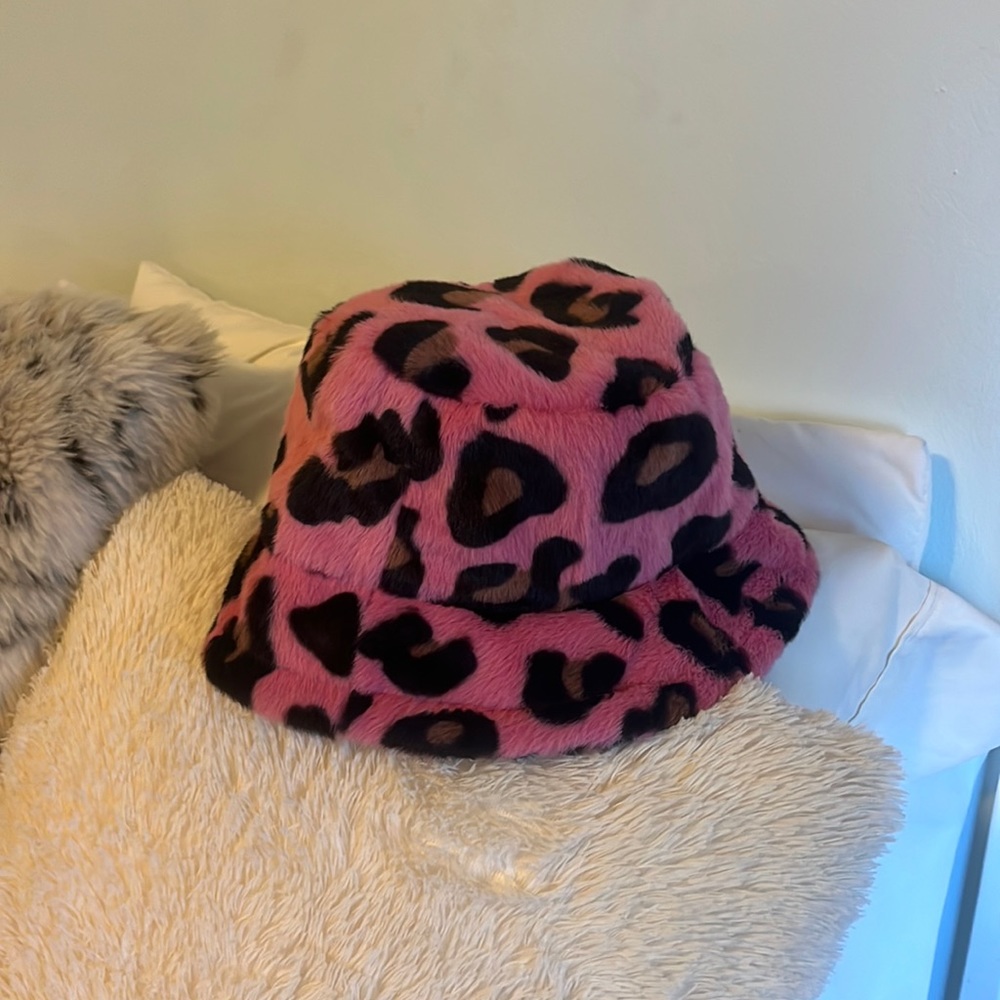 Pink leopard bucket hat